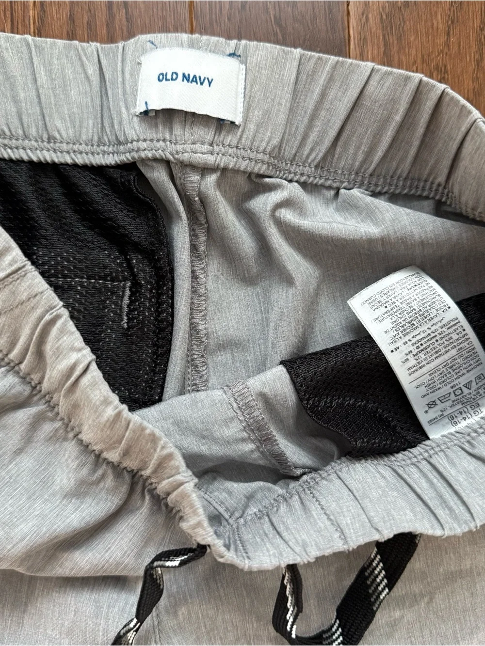 Old Navy Boys Lightweight Gray Shorts Size 14/16 (Fits Like 14)